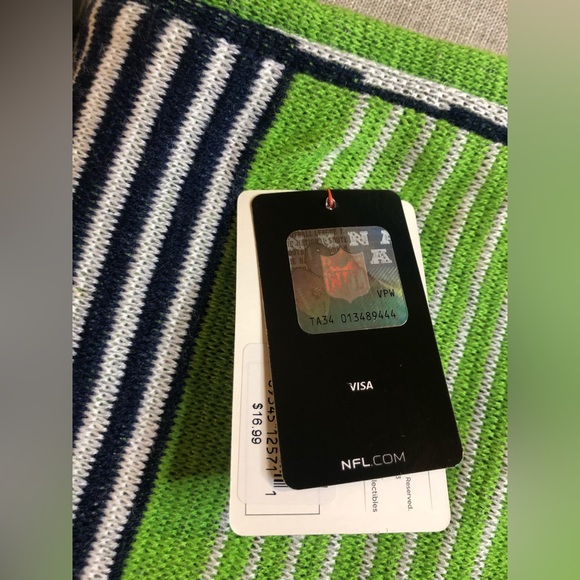 NFL OFFICIAL 🏈 SEAHAWKS SCARF AND FINGERLESS ARM WARMER MITTS - Picture 4 of 8